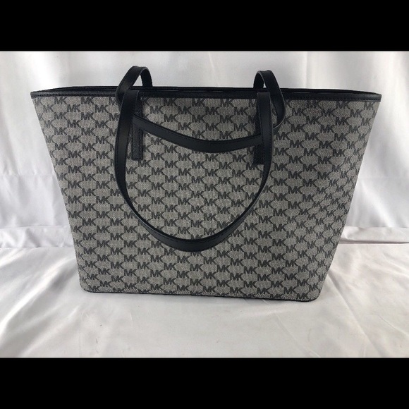 ✨🛍🎀Micheal Kors Tote Bag🎀🛍✨ - Picture 2 of 3